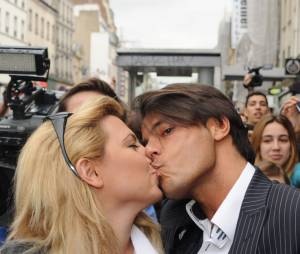 Giuseppe et Cindy Lopes en couple pendant Carré Viiip, le 30 mars 2011 à Paris