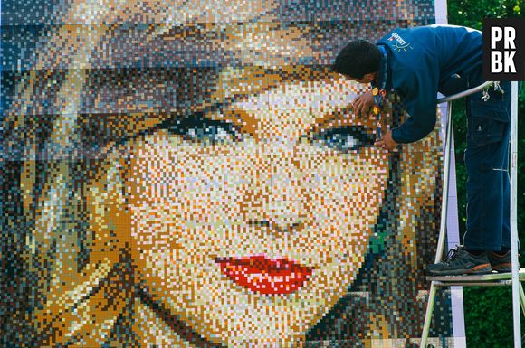 Une mosaïque représentant Taylor Swift a été installée dans l'enceinte du parc d'attraction LEGOLAND Windsor, en Angleterre