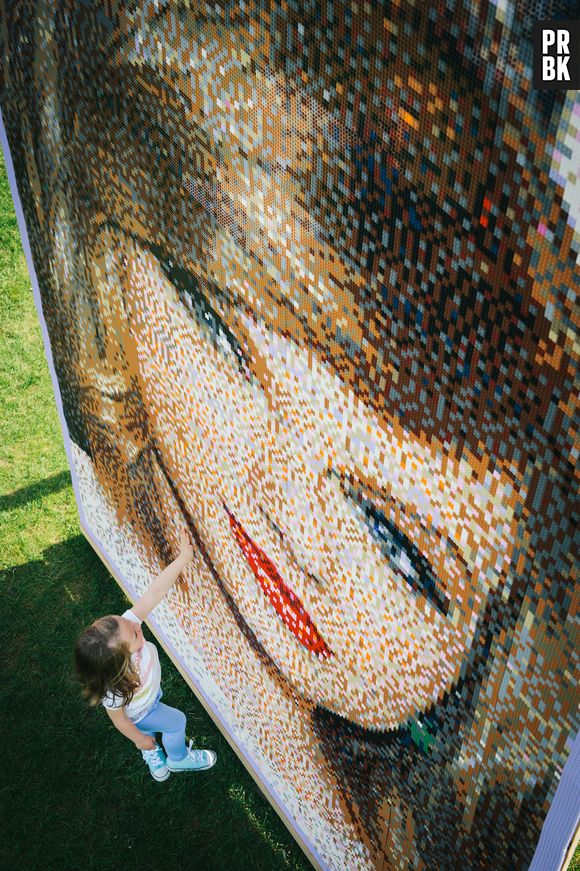 Une mosaïque représentant Taylor Swift a été installée dans l'enceinte du parc d'attraction LEGOLAND Windsor, en Angleterre