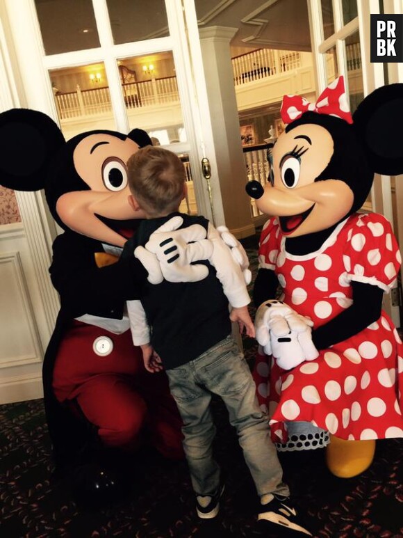Amélie Neten et son fils Hugo pour deux jours à Disneyland Paris, mai 2015