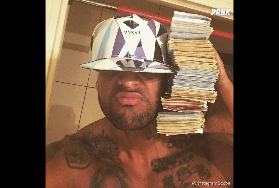 https://static1.purebreak.com/articles/5/86/49/5/@/392742-booba-un-rappeur-blingbling-et-950x0-1.jpg