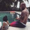 Booba avec sa fille Luna au bord d'une piscine, sur Instagram
