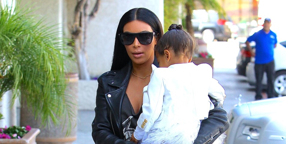 Kim Kardashian : photo complice avec North à Los Angeles, le 28 mai 2015