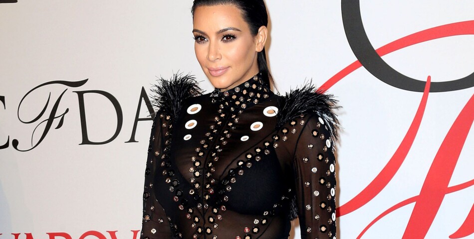 Kim Kardashian enceinte et en robe transparente aux CFDA Fashion Awards le 1er juin 2015 à New York