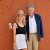 Victoria et son père Nelson Monfort au Village de Roland Garros le 5 juin 2015