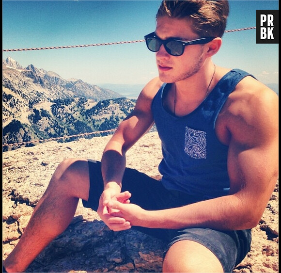 Cody Christian exhibe ses muscles sur Instagram