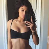 Kylie Jenner sexy en bikini sur Instagram : des courbes dignes de Kim Kardashian