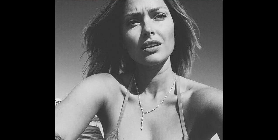  Caroline Receveur d&amp;eacute;collet&amp;eacute;e en bikini sur Instagram 