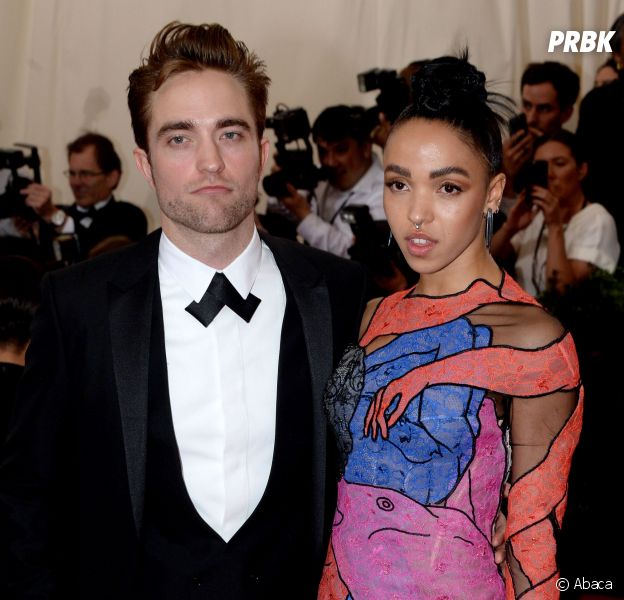 Robert Pattinson et FKA Twigs en couple sur le tapis rouge du MET Gala, le 4 mai 2015