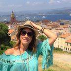 Eve Angeli "topless et même plus" sur Twitter : la chanteuse pose nue à la plage