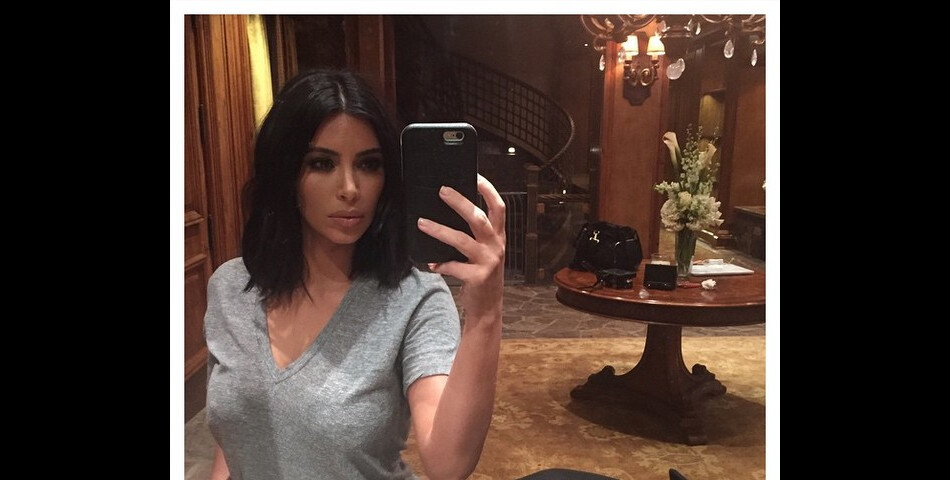  Kim Kardashian se prend en selfie sur Instagram 