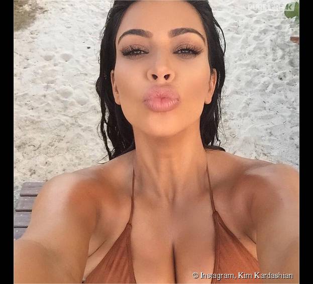Kim Kardashian : selfie sexy et d&eacute;collet&eacute;