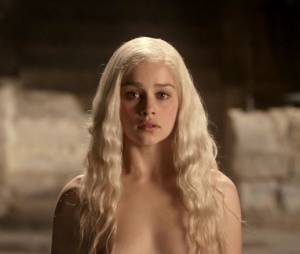Game of Thrones saison 6 : Emilia Clarke (Daenerys) continuera à tourner des scènes de sexe et de nudité