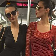 Emily Ratajkowski sexy, décolletée et incognito dans le métro new-yorkais sur Instagram