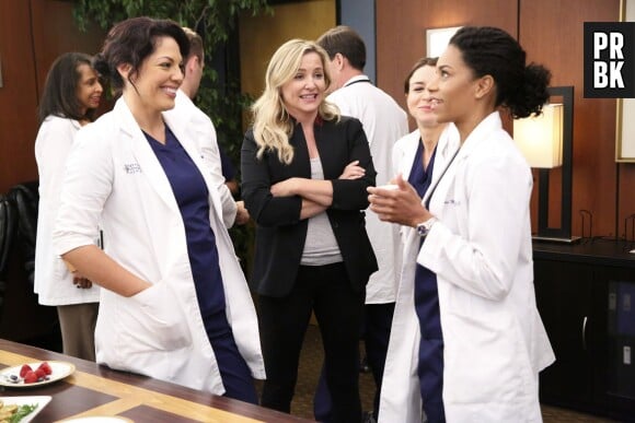 Grey's Anatomy saison 12, épisode 2 : Sara Ramirez (Callie), Jessica Capshaw (Arizona), Caterina Scorsone (Amelia) et Kelly McCreary (Maggie) sur une photo