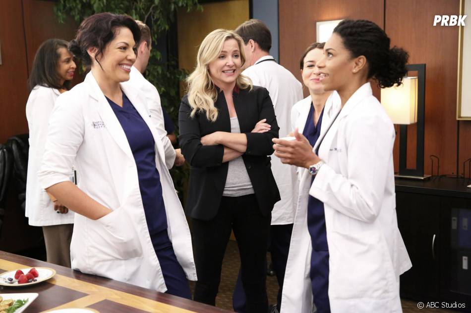 Grey&#039;s Anatomy saison 12, épisode 2 : Sara Ramirez (Callie), Jessica Capshaw (Arizona), Caterina Scorsone (Amelia) et Kelly McCreary (Maggie) sur une photo