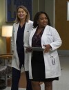 Grey's Anatomy saison 12, épisode 2 : Chandra Wilson (Bailey) et Ellen Pompeo (Meredith) sur une photo