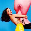 Demi Lovato avec un flamant rose pour le magazine Complex (Octobre/Novembre 2015)