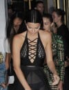 Kendall Jenner dévoile son corps dans une tenue provoc' à Paris, le 30 septembre 2015