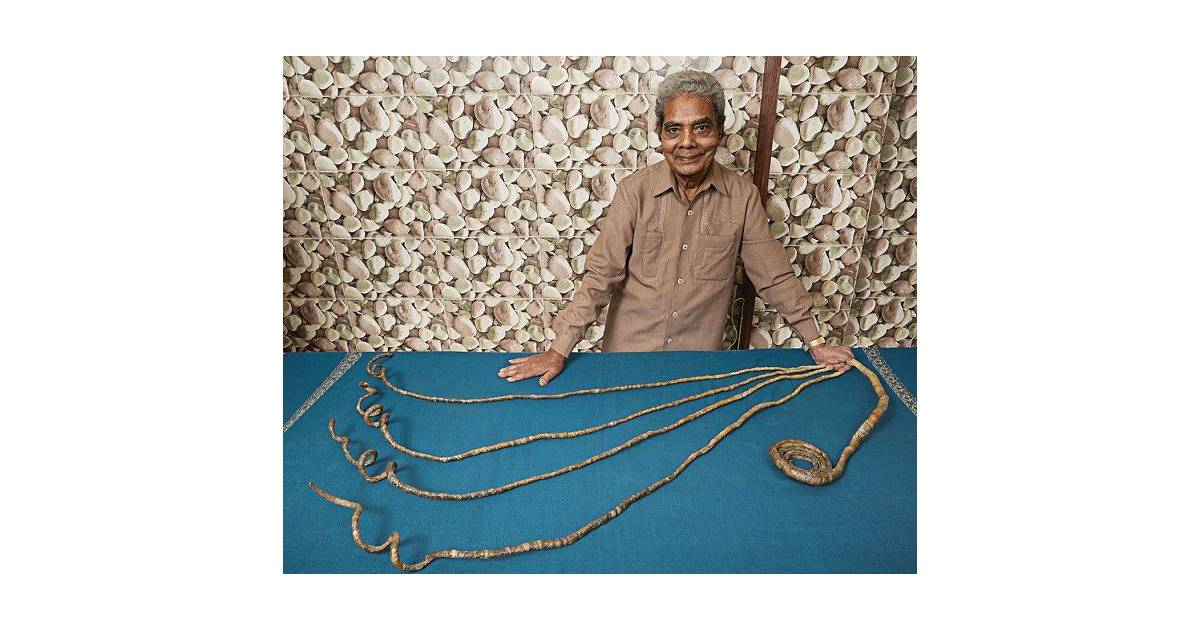 Le Filme Le Plus Long Du Monde WTF : cet homme a les ongles les plus longs du monde ! Il ne les a pas