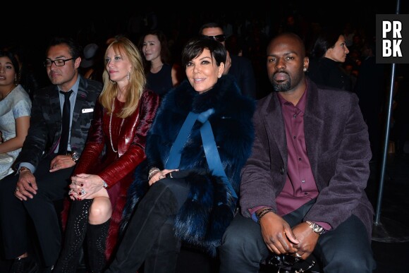 Kris Jenner et son chéri au front row du défilé Elie Saab de la Fashion Week de Paris le 3 octobre 2015