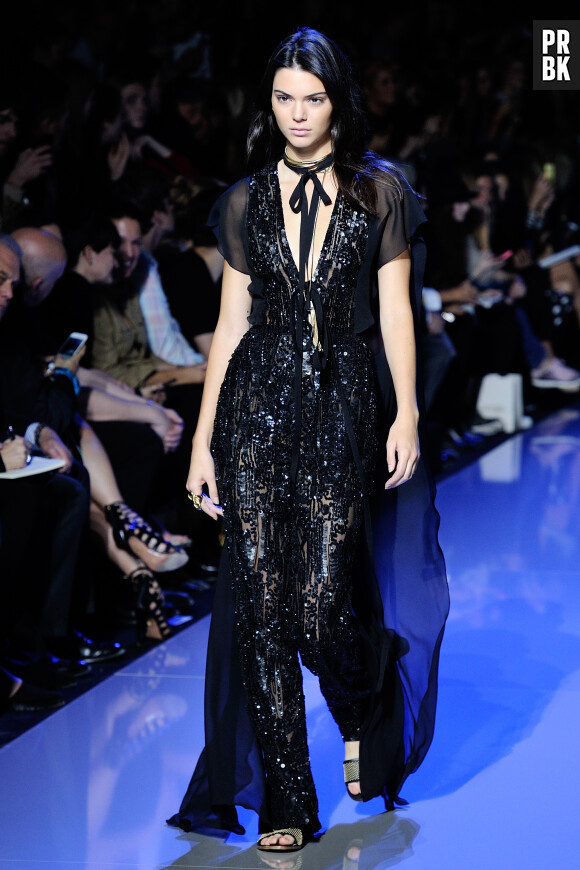 Kendall Jenner au défilé Elie Saab de la Fashion Week de Paris le 3 octobre 2015