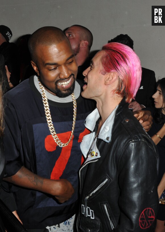 Kanye West souriant et Jared Leto fêtent les 95 ans du magazine Vogue à Paris le 3 octobre 2015