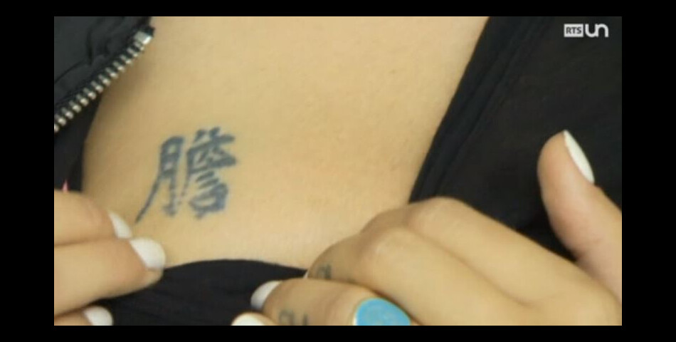 Nabilla Benattia veut se faire enlever son tatouage sur le sein