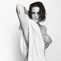 Kristen Stewart, Selena Gomez... les stars nues en petite serviette pour Mario Testino