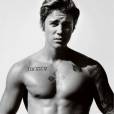 Justin Bieber torse-nu et en serviette pour Mario Testino