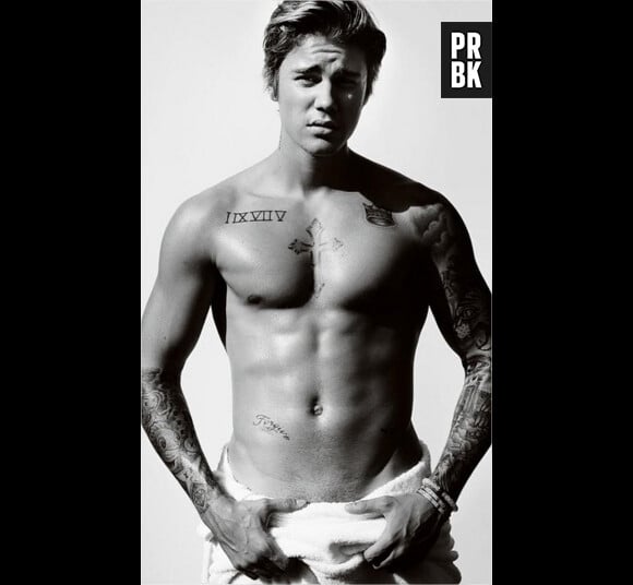 Justin Bieber torse-nu et en serviette pour Mario Testino