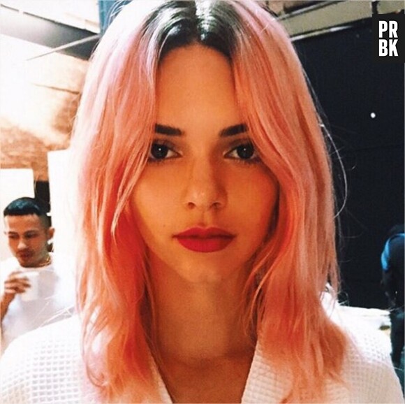 Kendall Jenner avec les cheveux roses sur Instagram