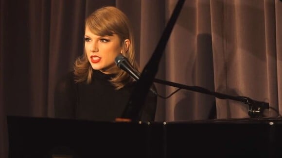 Taylor Swift : confidences sur Harry Styles avant une version acoustique d'Out of the Woods