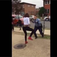 Une policière américaine calme une ado... avec une battle de danse : même Barack Obama est fan !