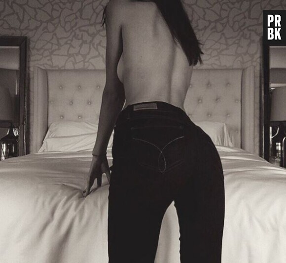 Kendall Jenner topless sur Instagram, le 23 octobre 2015
