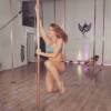 Laury Thilleman : initiation sexy au pole dance sur Instagram