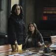Scandal saison 5, épisode 10 : Olivia (Kerry Washington) et Quinn (Katie Lowes) sur une photo