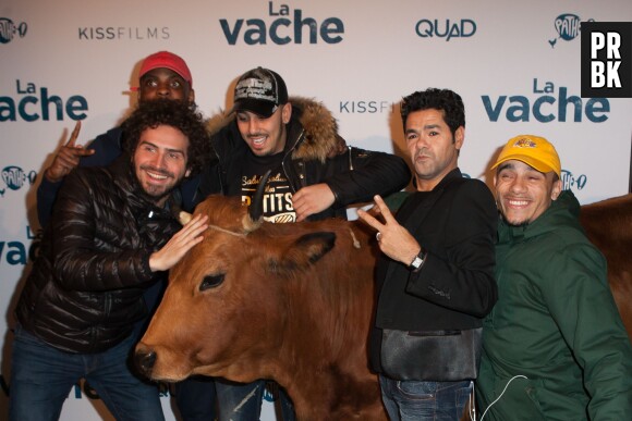 Jamel Debbouze, Maxime Musqua et le Woop Gang avec Jacqueline à l'avant-première du film La Vache au Pathé Wepler à Paris, le 14 février 2016