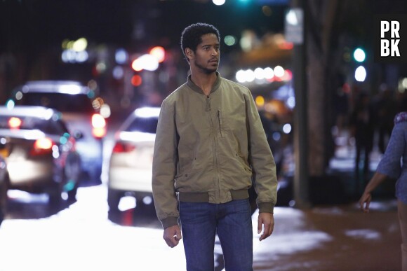 How to Get Away with Murder saison 2, épisode 14 : Wes (Alfred Enoch) sur une photo
