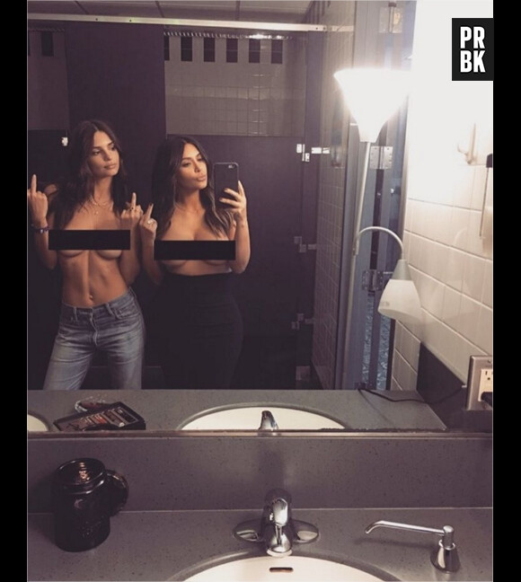 Kim Kardashian et Emily Ratajkowski topless sur Instagram le 30 mars 2016