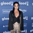 Demi Lovato décolletée sur le tapis rouge des GLAAD Awards 2016 le 2 avril à Los Angeles