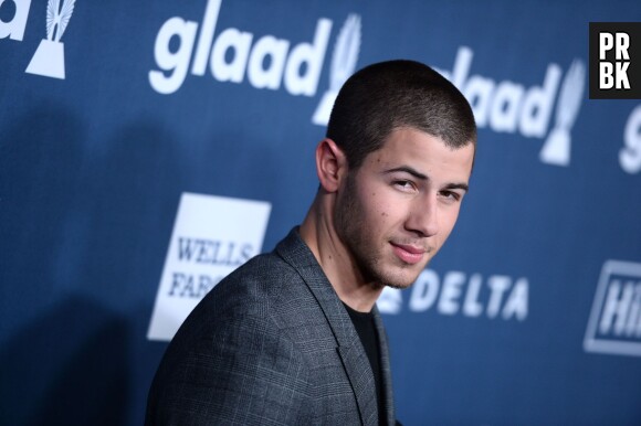 Nick Jonas sur le tapis rouge des GLAAD Awards 2016 le 2 avril à Los Angeles