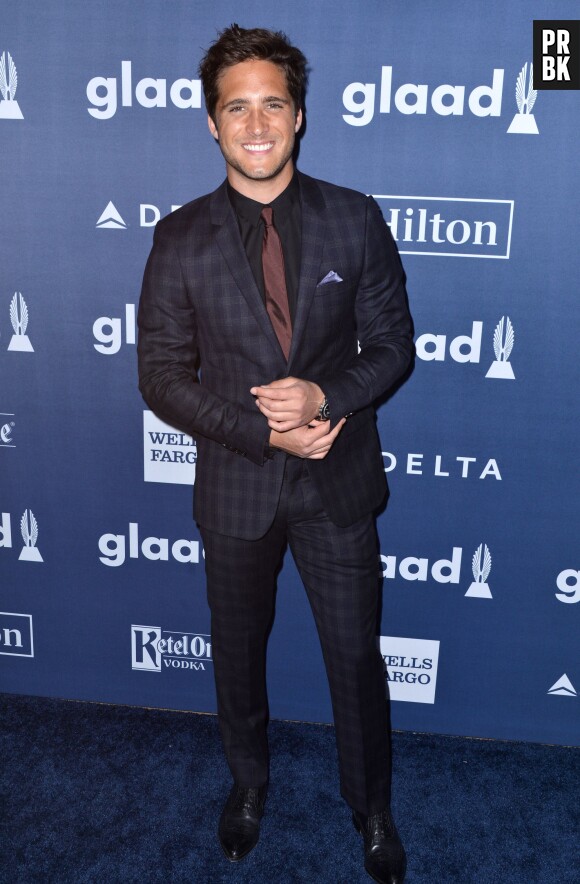 Diego Boneta sur le tapis rouge des GLAAD Awards 2016 le 2 avril à Los Angeles