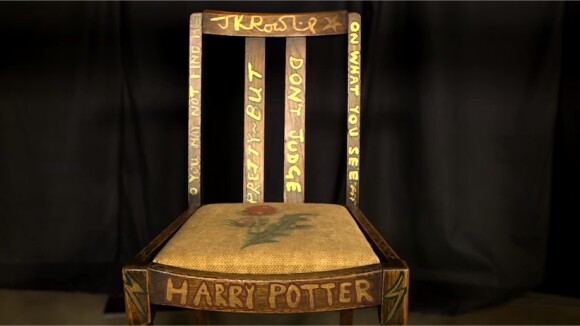 J.K. Rowling : la chaise sur laquelle elle a écrit Harry Potter aux enchères...et ça coûte très cher