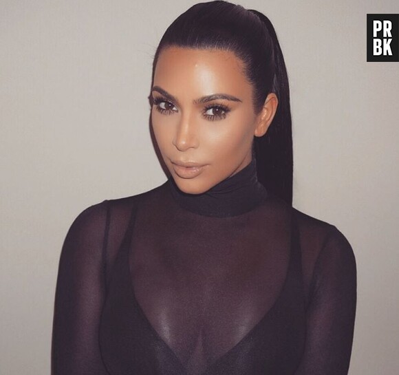 Kim Kardashian depuis qu'elle a enlevé ses petits cheveux en haut du front avec un laser.