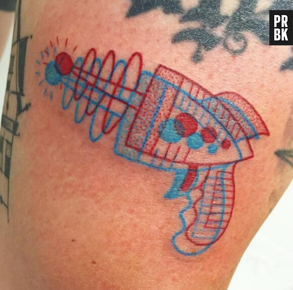 Les tatouages 3D en rouge et bleu de Winston the whale cartonnent sur Instagram