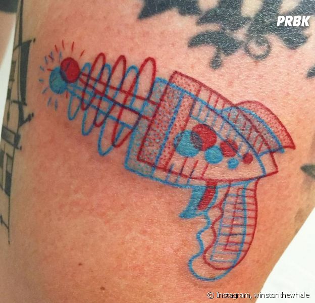 Les tatouages 3D en rouge et bleu de Winston the whale cartonnent sur Instagram