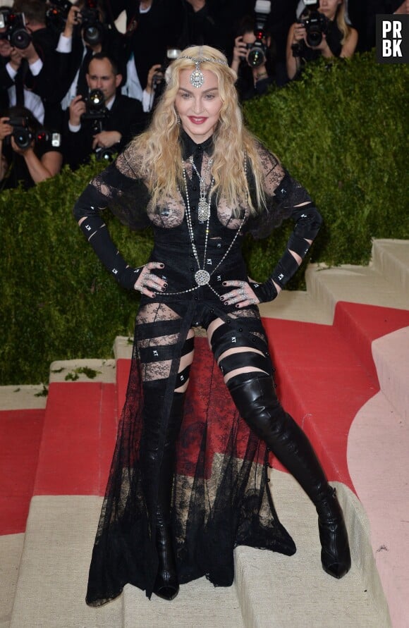 Madonna sur le tapis rouge du MET Gala le 2 mai 2016 à New York