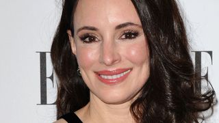 Madeleine Stowe (Revenge) : nue avec une arme braquée sur elle, elle raconte son enfer