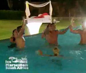 Les candidats des Marseillais South Africa ont terminé leur dernière soirée dans la piscine.